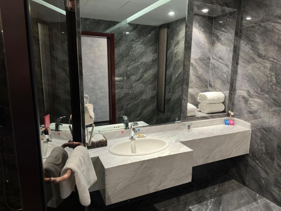 Beijing Jingyi Hotel Exterior foto